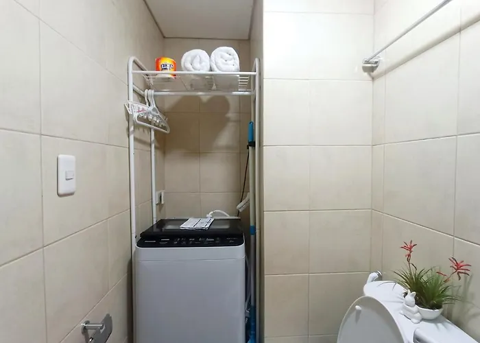 Modern Cozy 1 Bedroom Unit In With Netflix And Wifi *